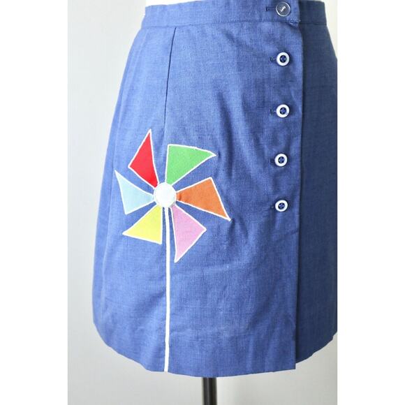 Vintage 1960s Leon Levin Size XS Skort Pinwheel Appliqué Button Front Skirt Blue - Picture 5 of 9